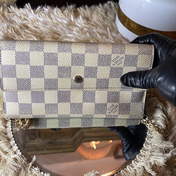 Louis Vuitton Damier International Wallet - Picture 3 of 11
